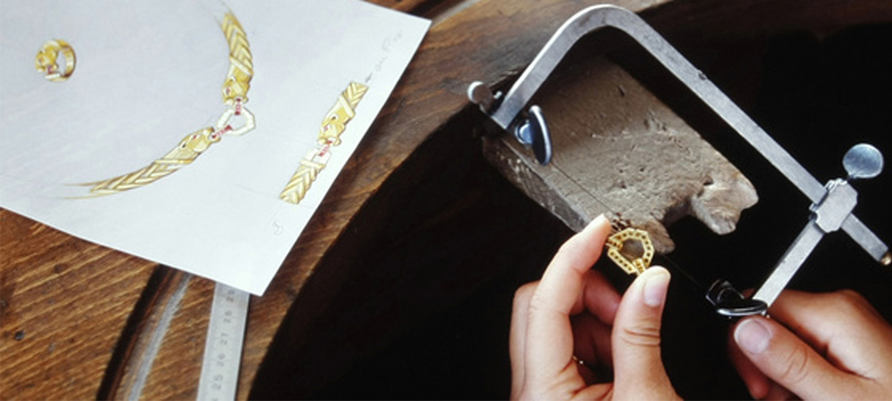 Goldschmiede beim Juwelier